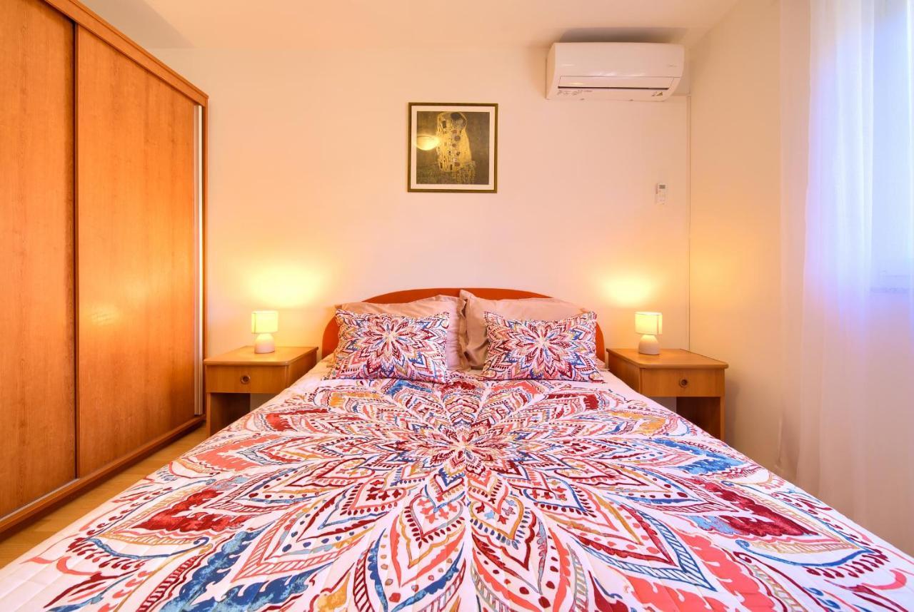 Apartman Noel Krk Town Bagian luar foto